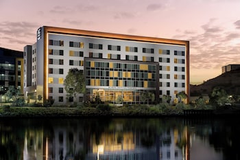 AC Hotel by Marriott San Francisco Airport Oyster Point/Waterfro