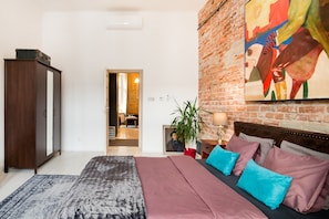 1 bedroom, desk, iron/ironing board, free WiFi