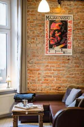 Smart-TV, Bücher, Stereoanlage