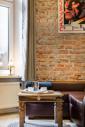 Smart-TV, Bücher, Stereoanlage