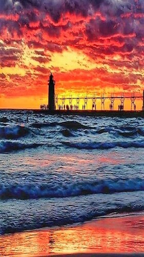 South Haven, MI, Octagon - Cozy Home, jossa takka ja ulkouima-allas - Lue arvostelu