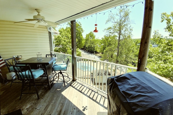 spatious deck with new gas grill