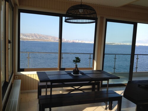 Relaxing Seaside House