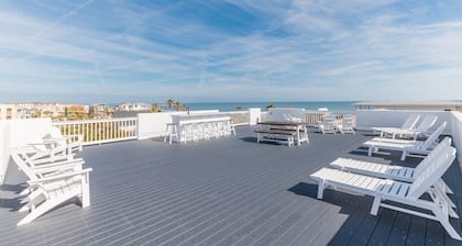 Sol Mate- 6 Bed 4. 5 Bath Pool & Rooftop Home rannalla