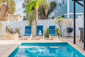 حمّام سباحة مُدفَّأ