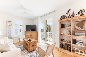 Smart TV, videogiochi, libri, studio