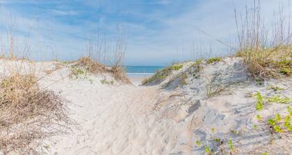 Sol Mate Rooftop deck at the Beach, Elevator, Private heated Pool, Jacuzzi Spa, Firepit