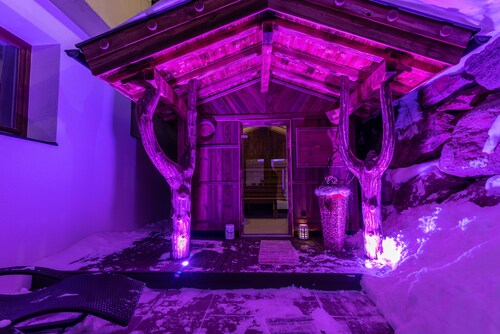 A CASA Rubin Chalet & Studio Resort