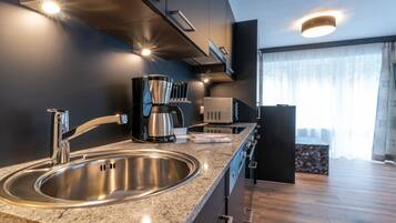 Apartment, 1 Bedroom (A CASA Studio Nr. 6) | Private kitchen | Fridge, microwave, oven, stovetop