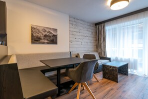 Living area - A CASA Rubin Chalet & Studio Resort (Soelden)