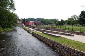 Unclassified image, 3 of 7, button