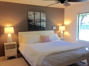 2 habitaciones, escritorio y tabla de planchar con plancha 