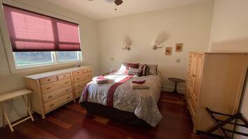 4 chambres, bureau, fer et planche Ă repasser, lit parapluie