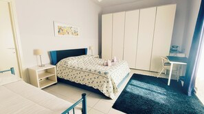 2 Schlafzimmer, Schreibtisch, Bügeleisen/Bügelbrett, kostenloses WLAN
