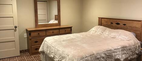 1 bedroom, desk, iron/ironing board, free WiFi