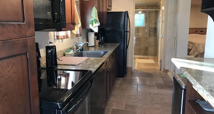 Luxury 1 Bedroom casita in historic house in central Tucson