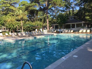 حمّام سباحة خارجي، حمّام سباحة مُدفَّأ