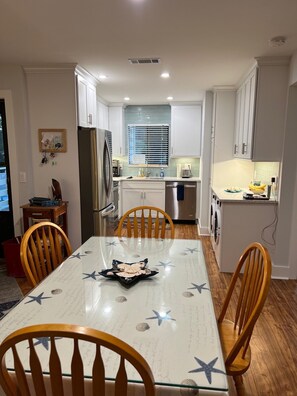 ميكروويف، فرن، موقد طهي مسطح، غسالة أطباق