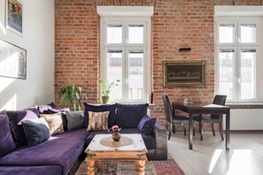 Books, stereo - Loft 1910 - Kazimierz Reimagined (Kraków)