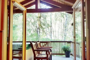 Property grounds - Retreat Cabin with Private Hot Tub (Ucluelet)