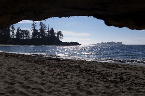 Beach - Retreat Cabin with Private Hot Tub (Ucluelet)