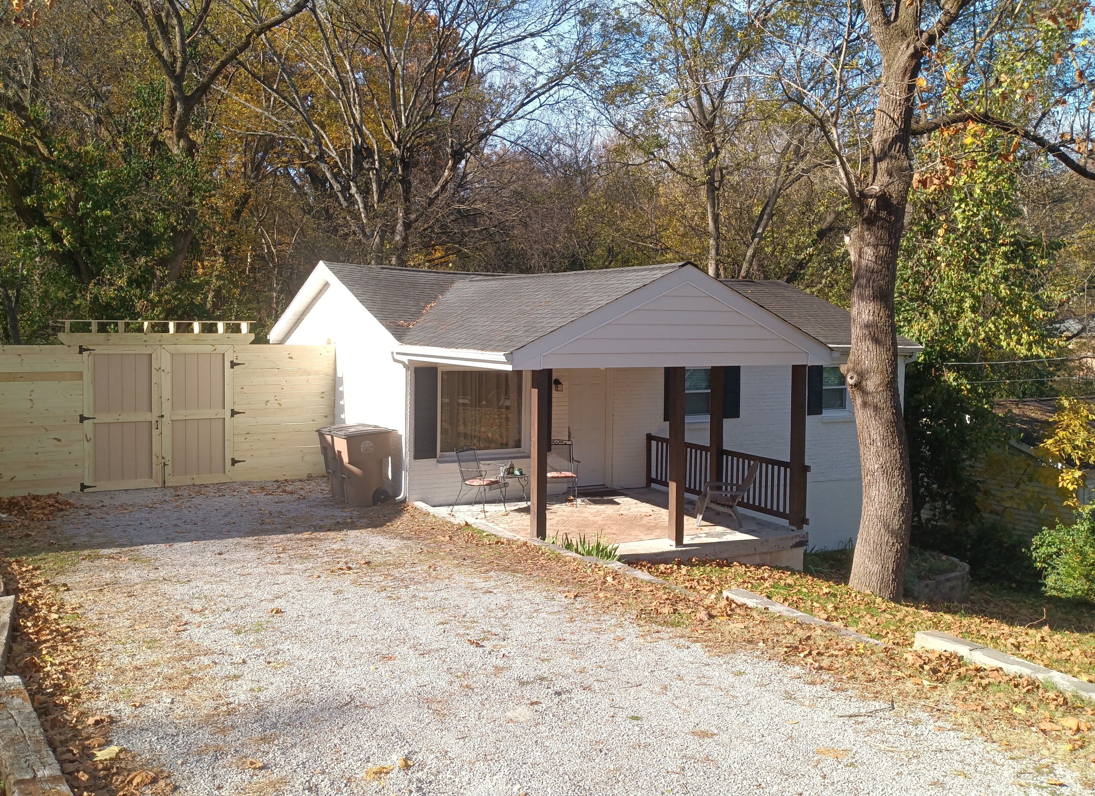 East Nashville Ranch less than 10 minutes from downtown and the Grand Ole Opry