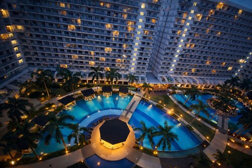 1 BR Fully  Furnished Condo Across MOA w/ Pool and Parking - Shell Tower A, 1130