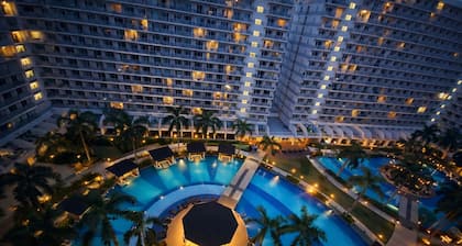 1 BR Fully Furnished Condo Across MOA w/ Pool and Parking - Shell Tower A, 1130