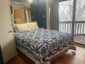 3 bedrooms, in-room safe, iron/ironing board, WiFi