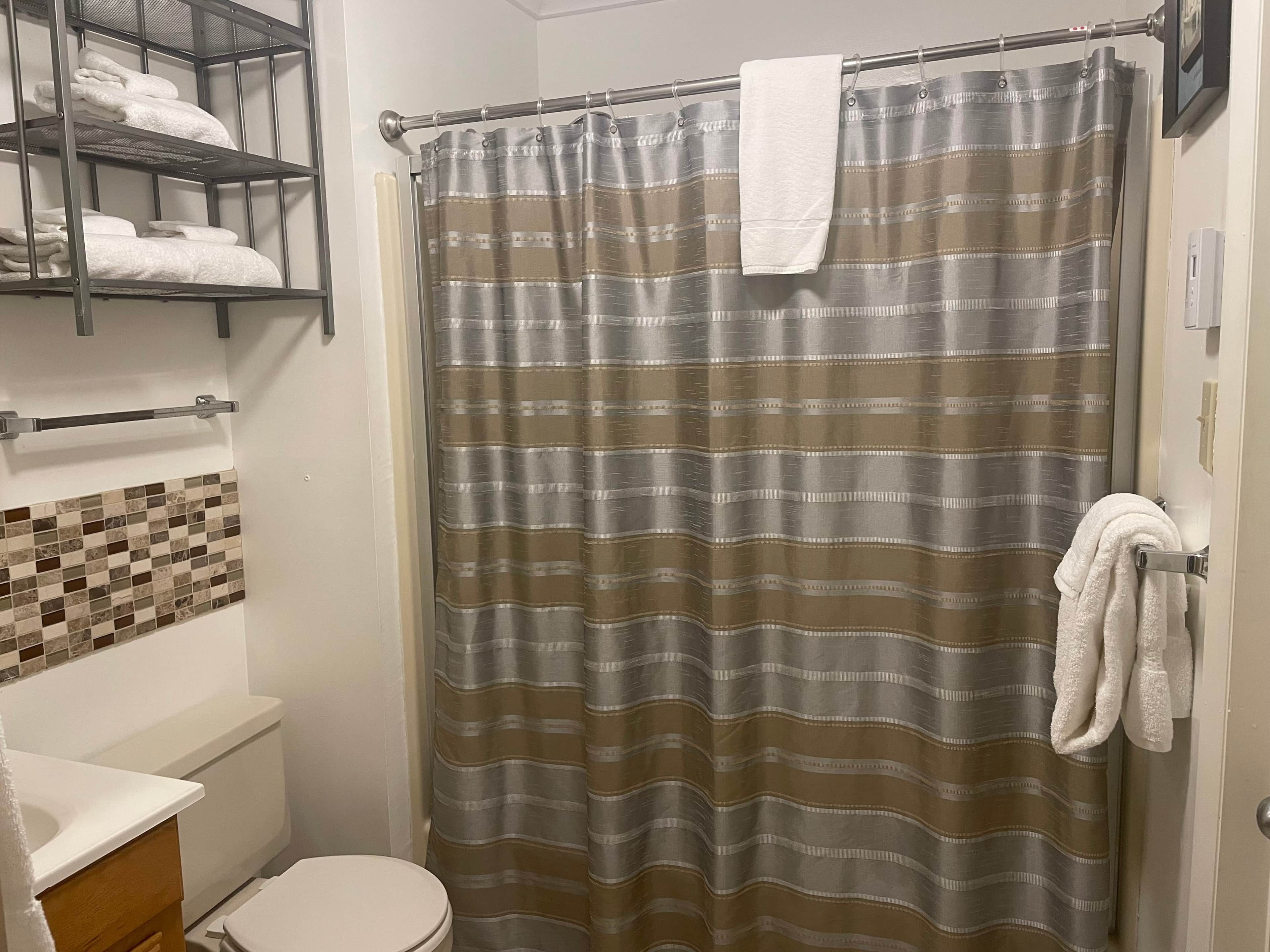 Hårføner og håndklær