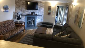 Televisio, takka, DVD-soitin