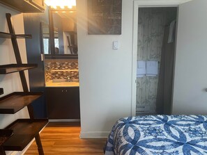 3 bedrooms, in-room safe, iron/ironing board, WiFi