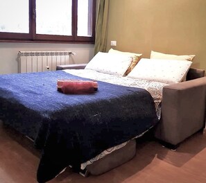 1 chambre, fer et planche à repasser, Wi-Fi gratuit, draps fournis