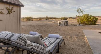 ¡Your spacious lux Joshua Tree getaway awaits!