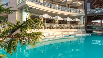 Seasonal outdoor pool, pool umbrellas, sun loungers