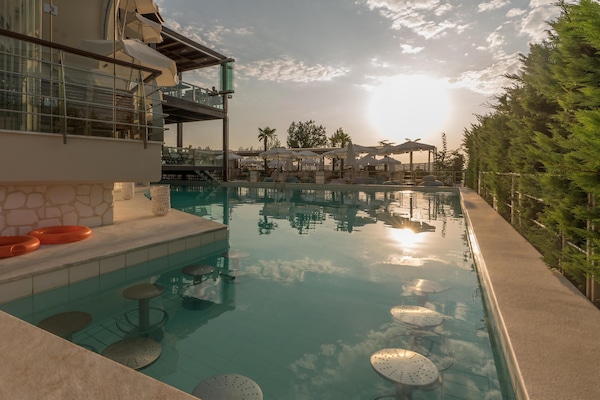 Seasonal outdoor pool, pool umbrellas, sun loungers