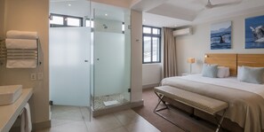 Penthouse, 2 Bedrooms, Sea View (Village Square) | In-room safe, iron/ironing board, free cribs/infant beds, rollaway beds - The Gallery Studios (Hermanus)