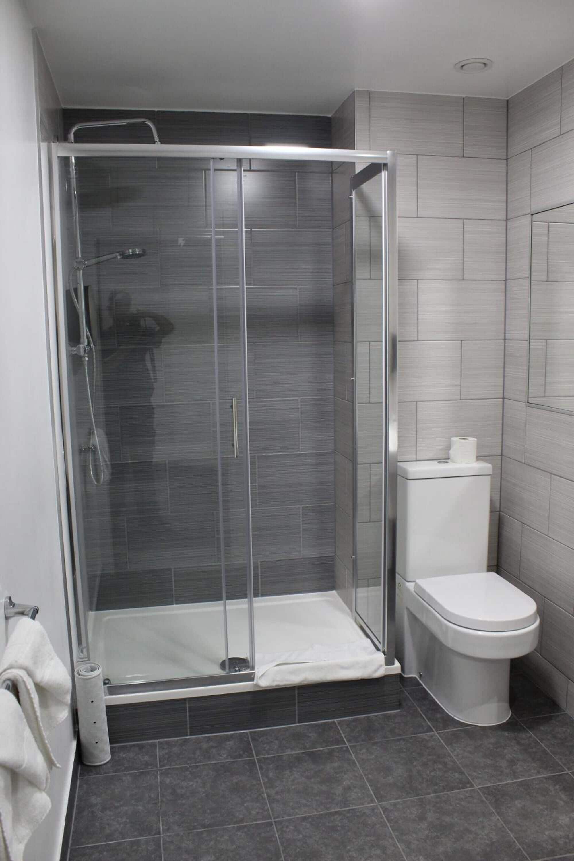 shower, free toiletries, towels