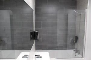 Shower, free toiletries, towels