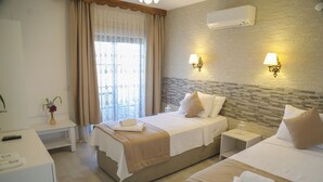 Deluxe Room | Desk, iron/ironing board (on request), rollaway beds (surcharge) - Aksu Otel Alacati (Cesme)