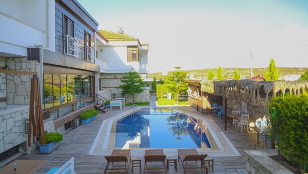 Outdoor pool - Aksu Otel Alacati (Cesme)