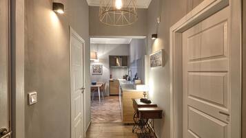 2 bedrooms, soundproofing, cots/infant beds, free WiFi