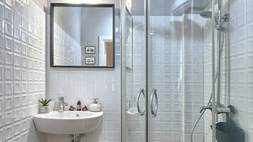 Shower, hair dryer, towels, shampoo