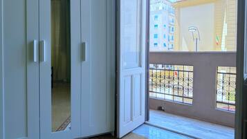 Camera Comfort, 1 letto queen, vista città | Vista balcone