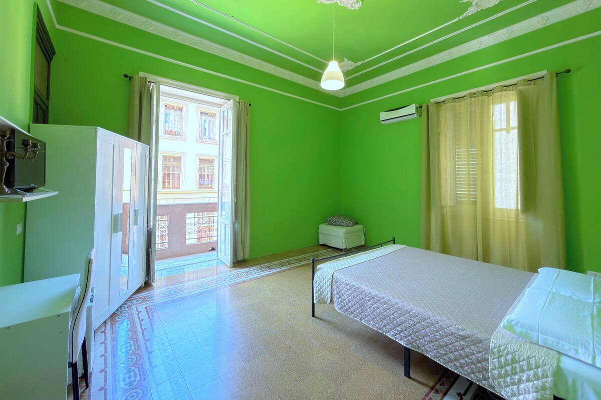 Comfort Room, 1 Queen Bed, City View | Minibar, desk, laptop workspace, WiFi (free)