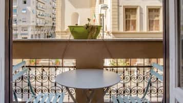 Familiekamer, 1 queensize bed, uitzicht op stad | Terras