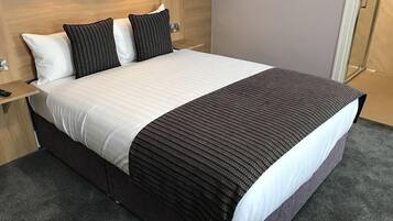 Tabla de planchar con plancha, camas supletorias, wifi gratis