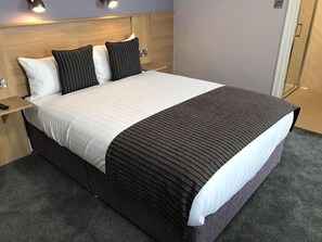 Tabla de planchar con plancha y camas plegables/adicionales 