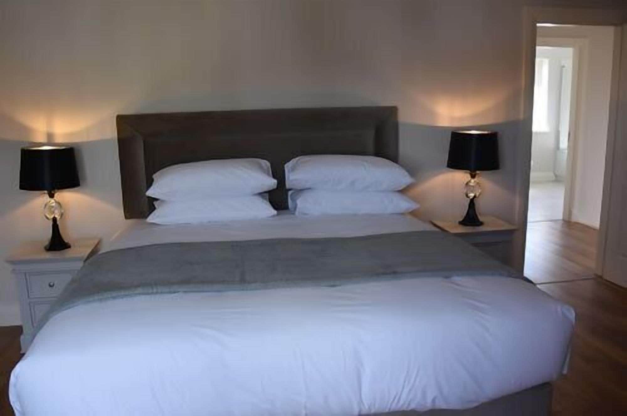 Iron/ironing board, rollaway beds, free WiFi