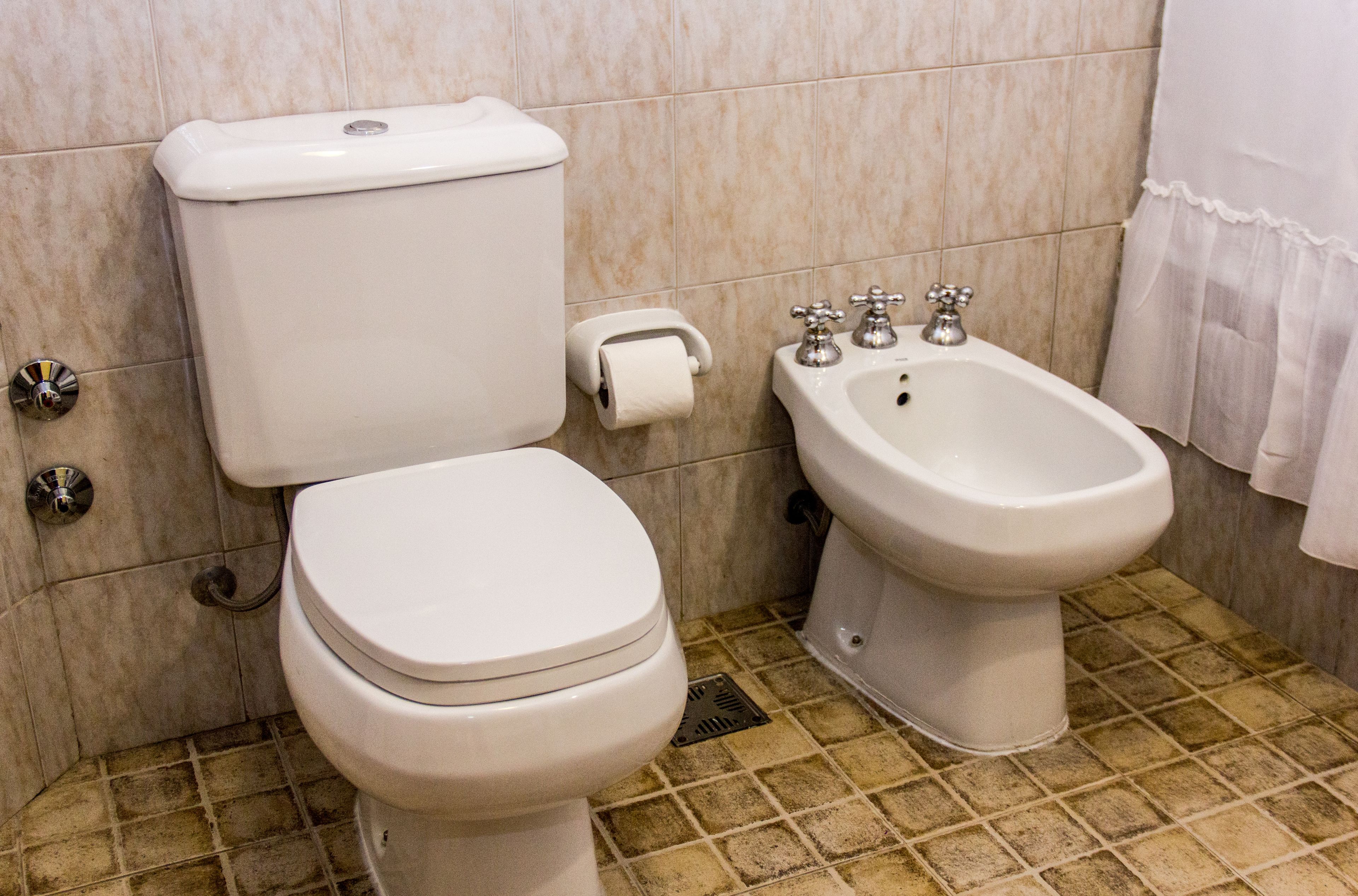 quadruple room | bathroom | combined shower/bathtub, free toiletries, hair dryer, bidet